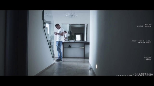 Превью Блондинка перед работой сосет член и трахается с парнем на диване № 35329