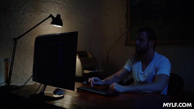 Превью Мужик застал за ласками жену друга и подарил ей счастье от секса № 39748